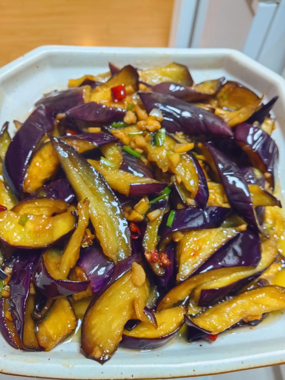 厨师长教你：“风味茄子”的家常做法，外酥里嫩味道很赞，收藏了