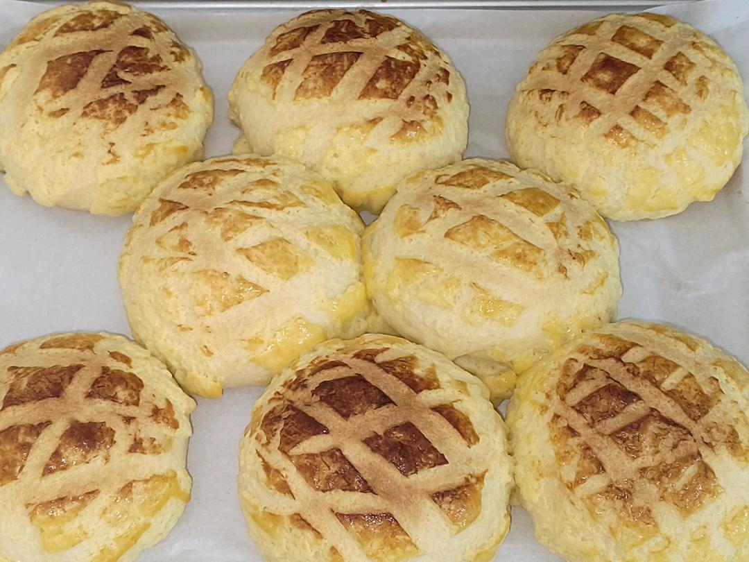 好吃到炸裂的港式菠萝包（附带制作酥皮的小视频）