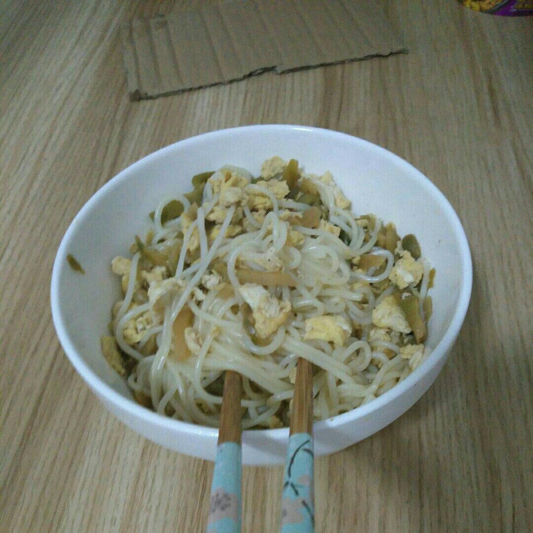 榨菜鸡蛋酱油氽儿面