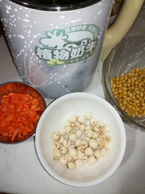 胡萝卜莲子黄豆浆的做法 步骤2