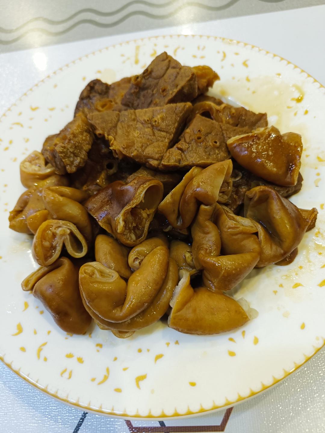 卤肥肠