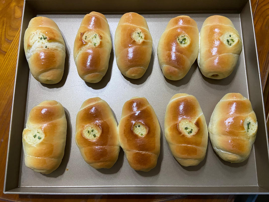 蒜香肠仔包
