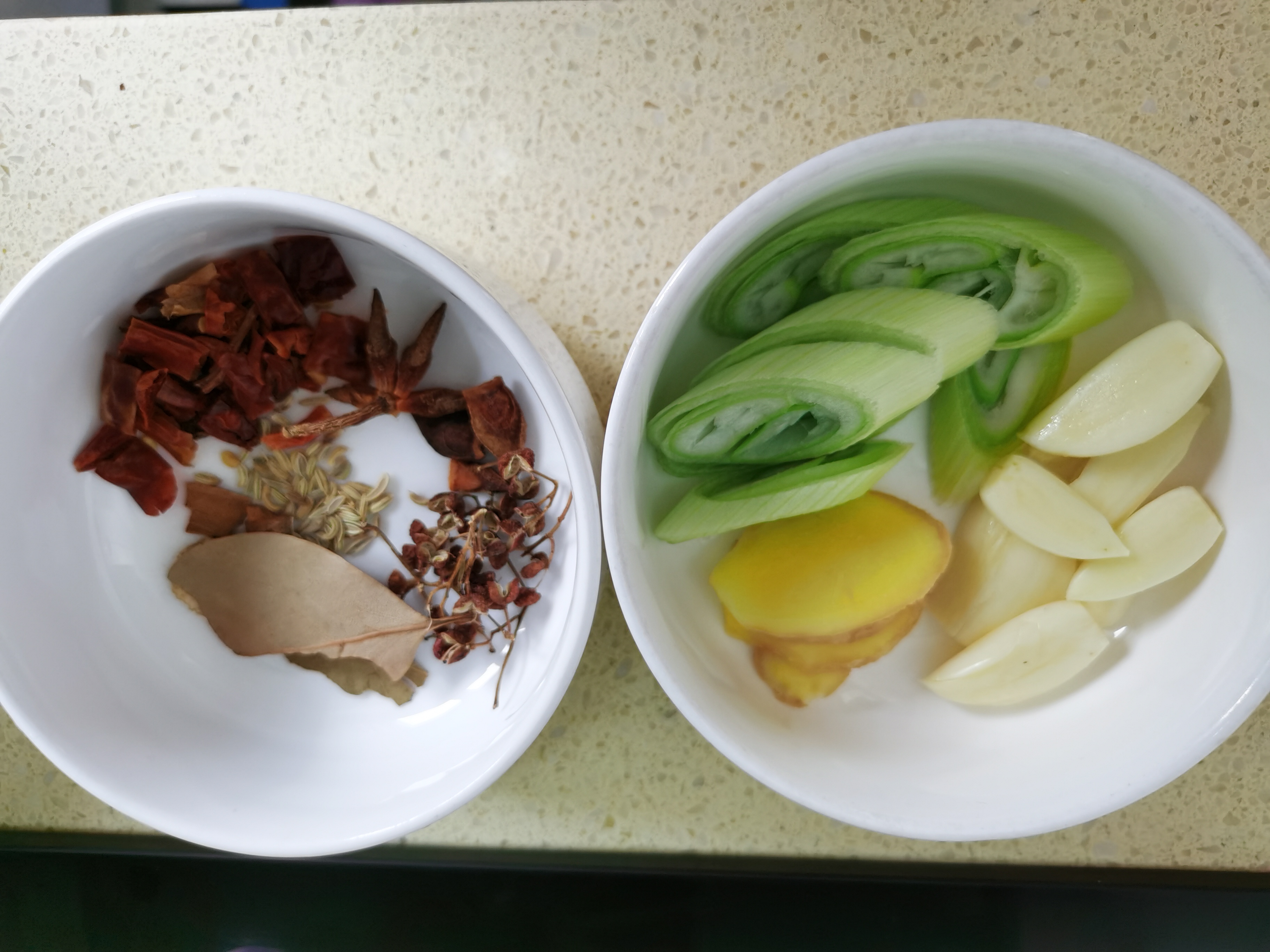 好吃到舔锅的家庭版地锅鸡的做法 步骤2