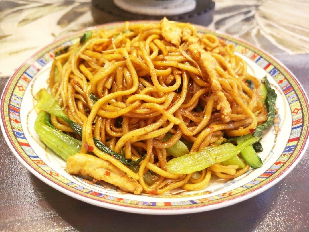肉丝炒面（家庭版浓油酱赤的快手做法）