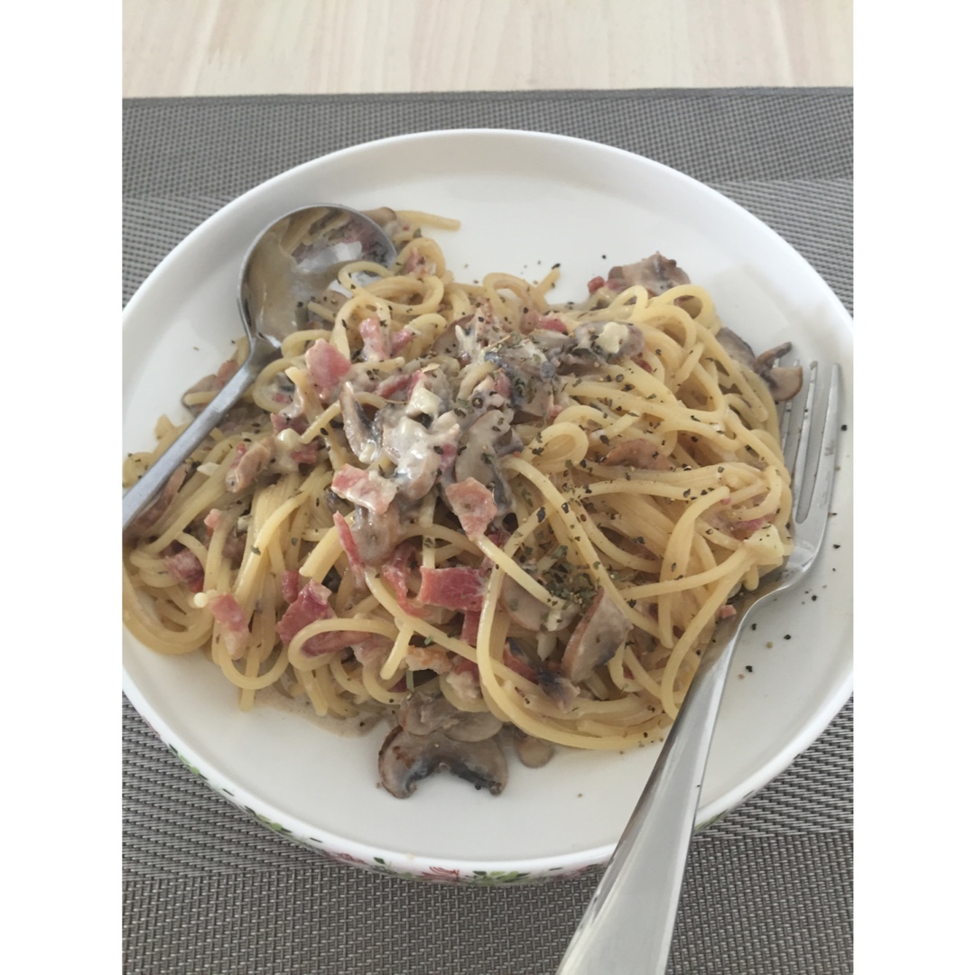白蘑菇奶油培根意面