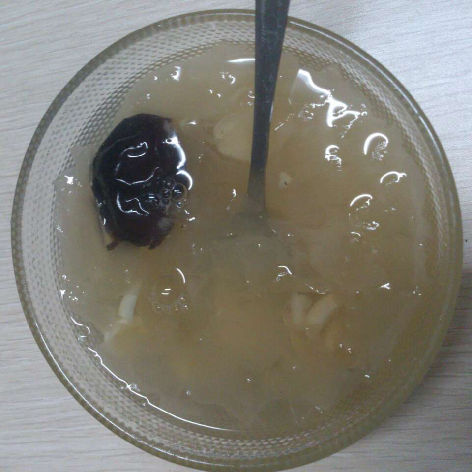 冰糖银耳红枣汤