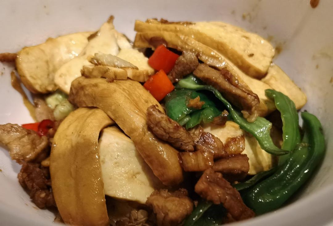 小宝贝爱吃的香干炒肉