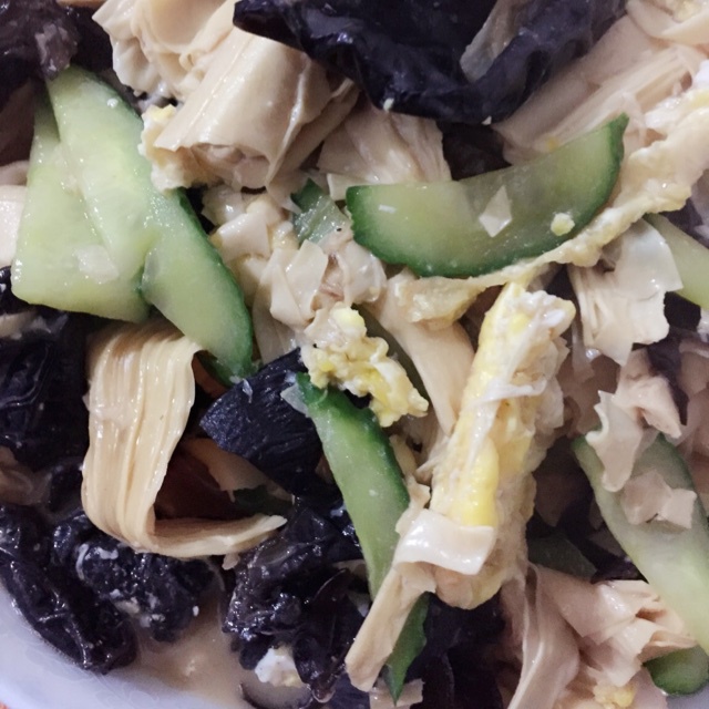 腐竹木耳黄瓜炒