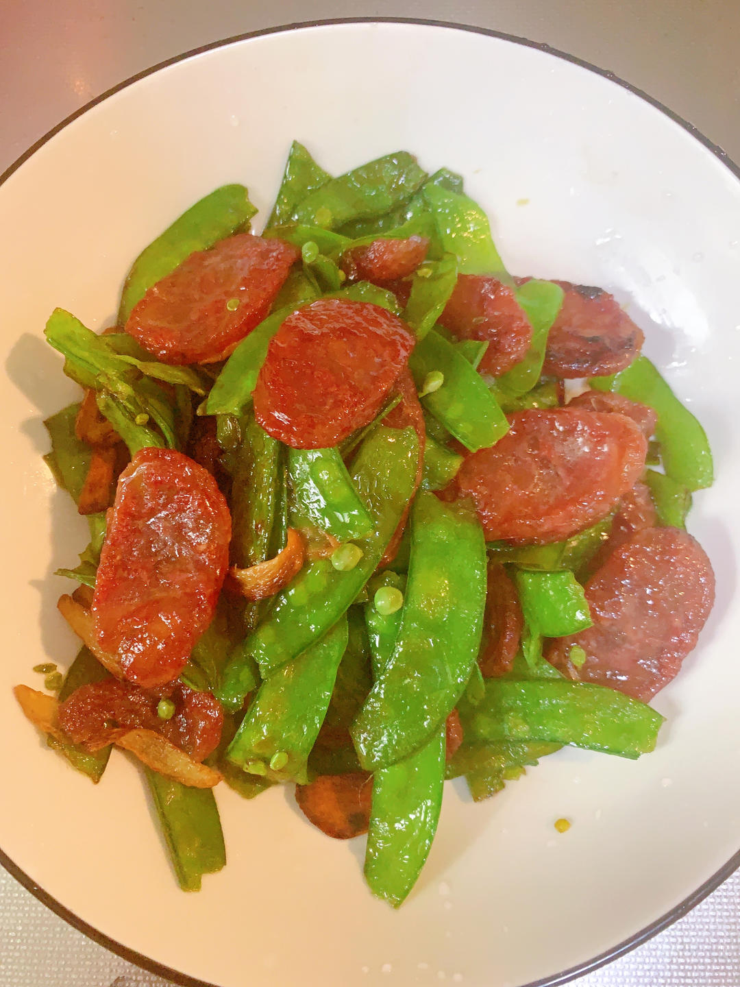 超脆爽的荷兰豆炒香肠