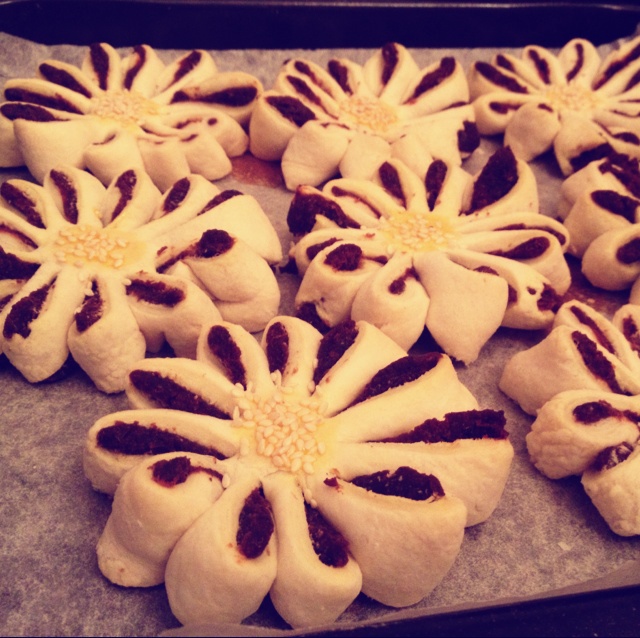 烤箱里绽放的花朵——豆沙菊花酥