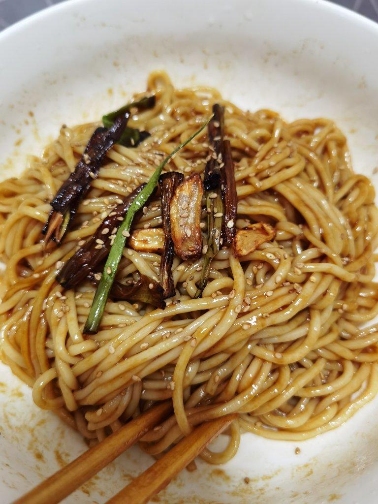 10分钟搞定的一碗葱油拌面