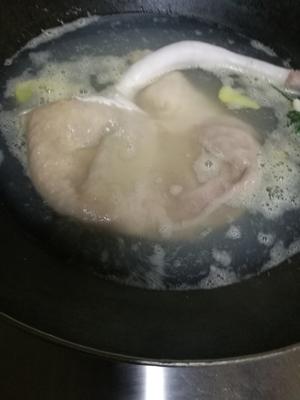 猪肚莲子汤的做法 步骤2