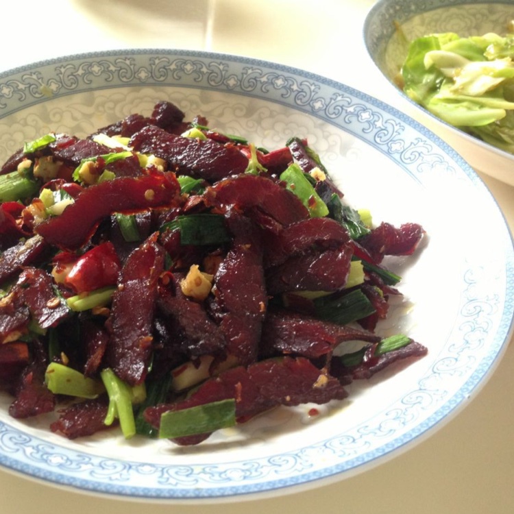 腊牛肉蒜薹