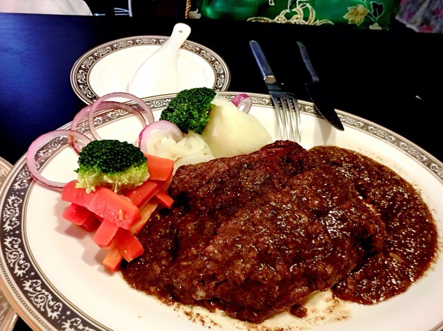 黑椒牛排（配土豆/鸡蛋，意面/蔬菜）