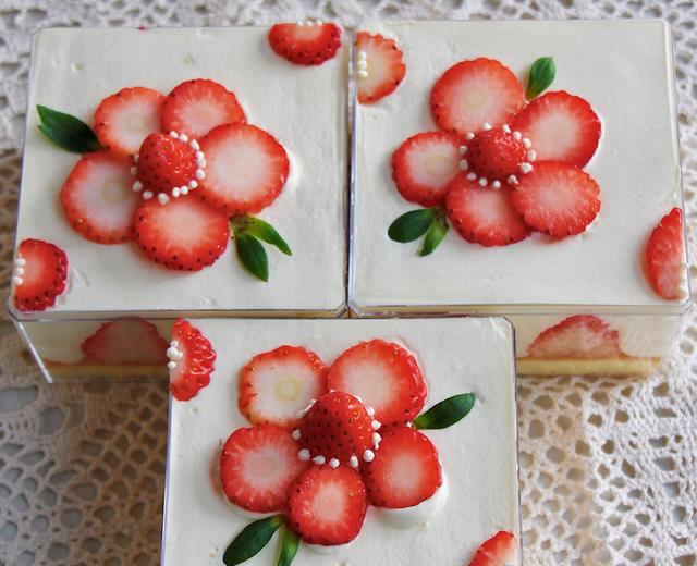 送给你一朵小红花|草莓盒子蛋糕的做法