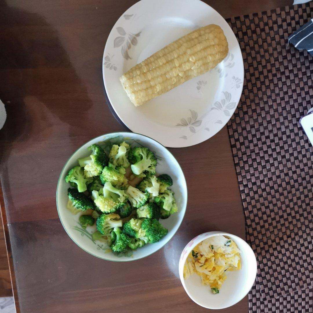 玉米粒拌西兰花