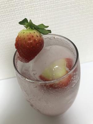 草莓苏打水的做法 步骤1