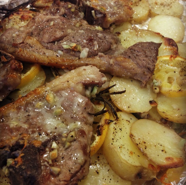 嫩烤羊排配土豆