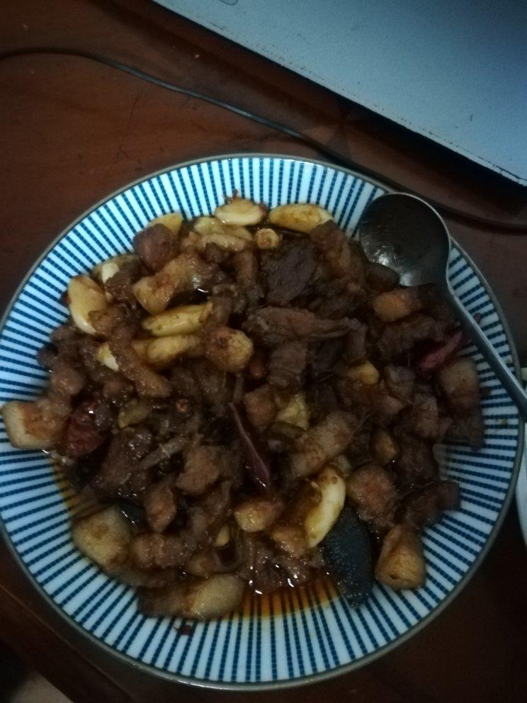 大蒜红烧肉