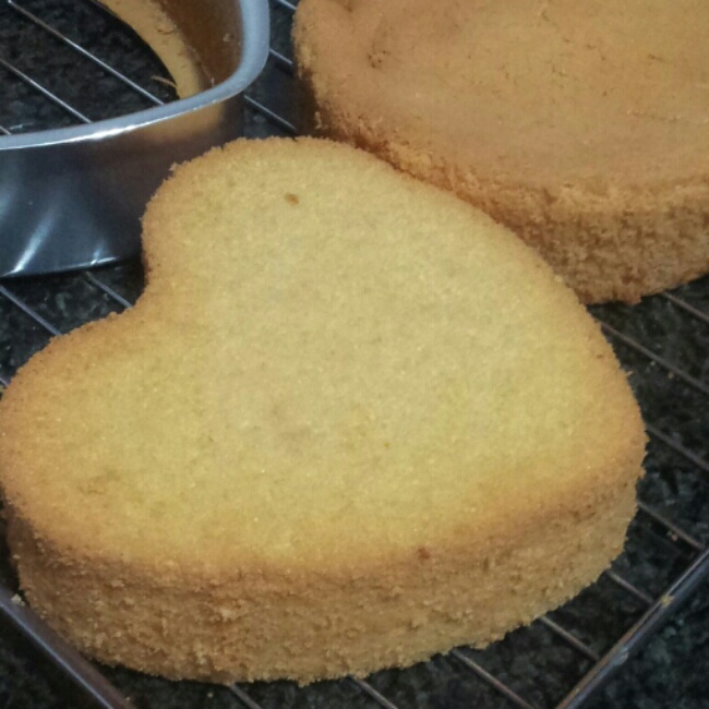 超简单完美戚风蛋糕（6寸2蛋）附打发、翻拌、脱模视频