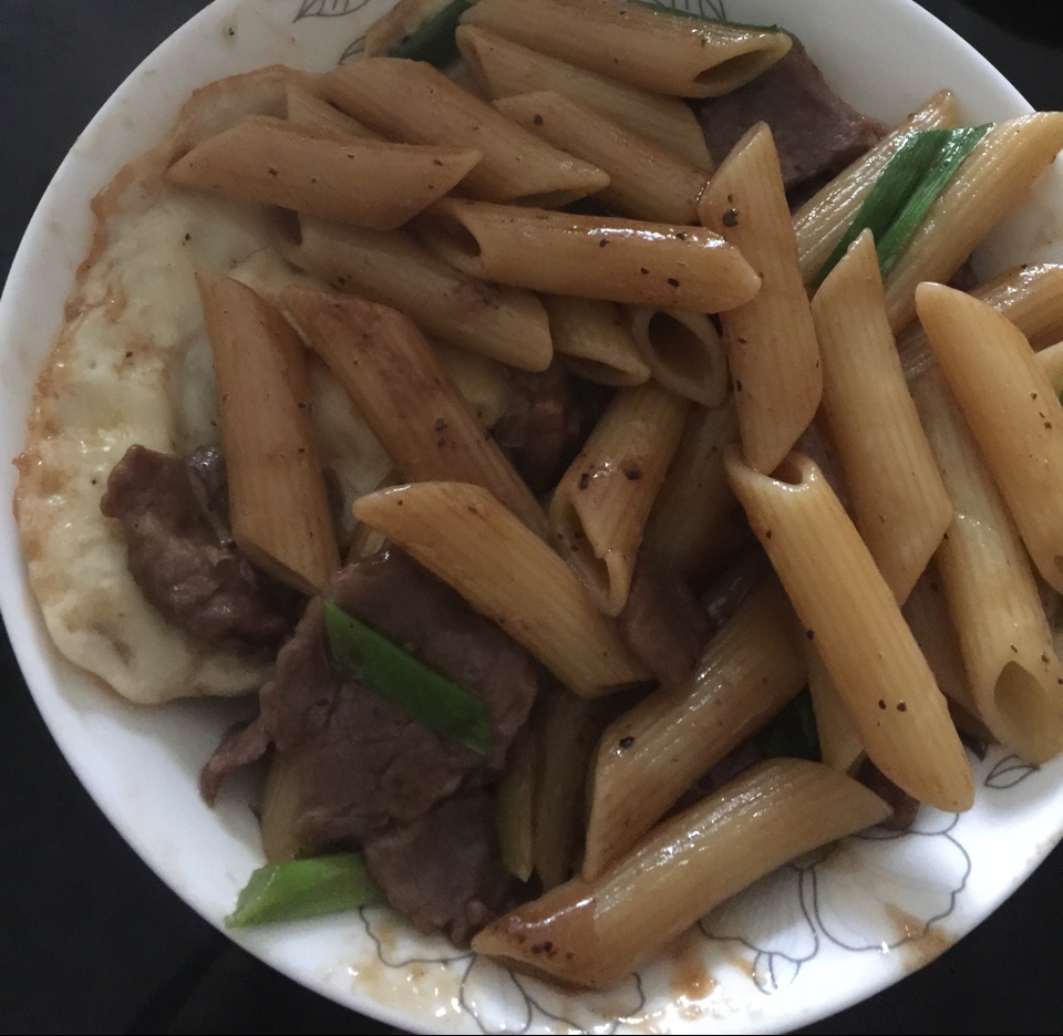 黑椒牛柳炒意面