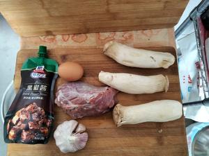黑胡椒牛肉杏鲍菇粒的做法 步骤1
