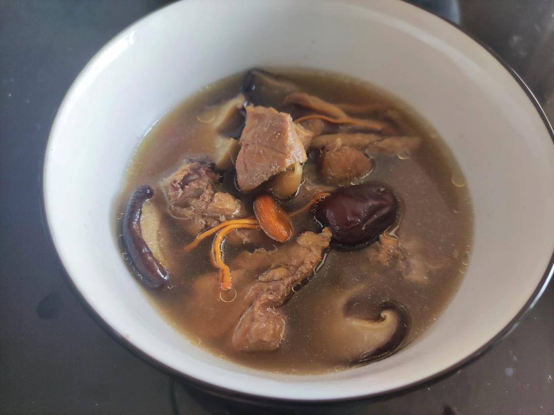 枸杞红枣乌鸡汤