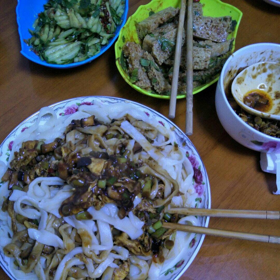 快手纯手工擀面条