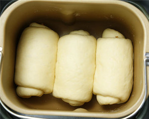 紅棗煉奶吐司的做法（面包機版）的做法 步驟10