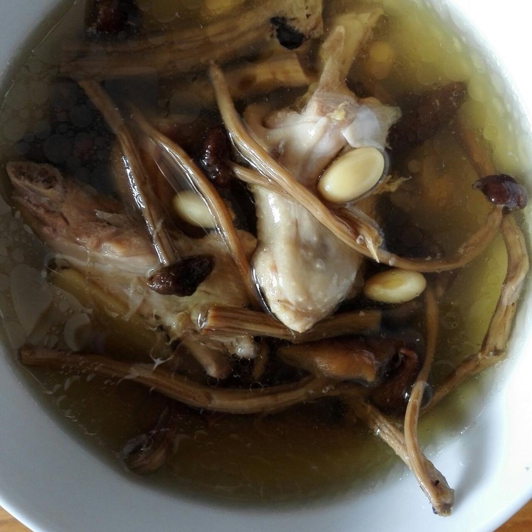 茶树菇煲鸡汤