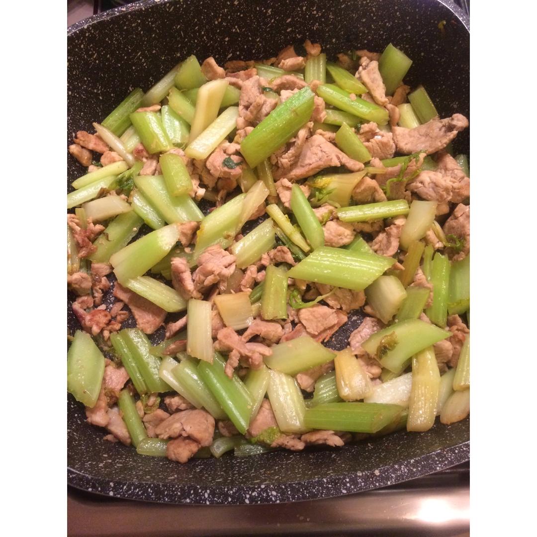 西芹炒肉