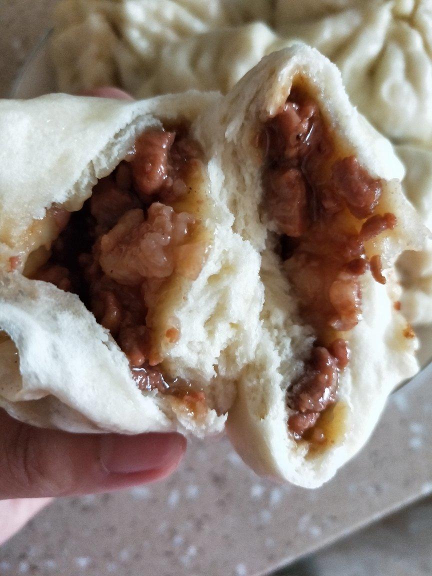 云朵般松软爆浆蜜汁叉烧包