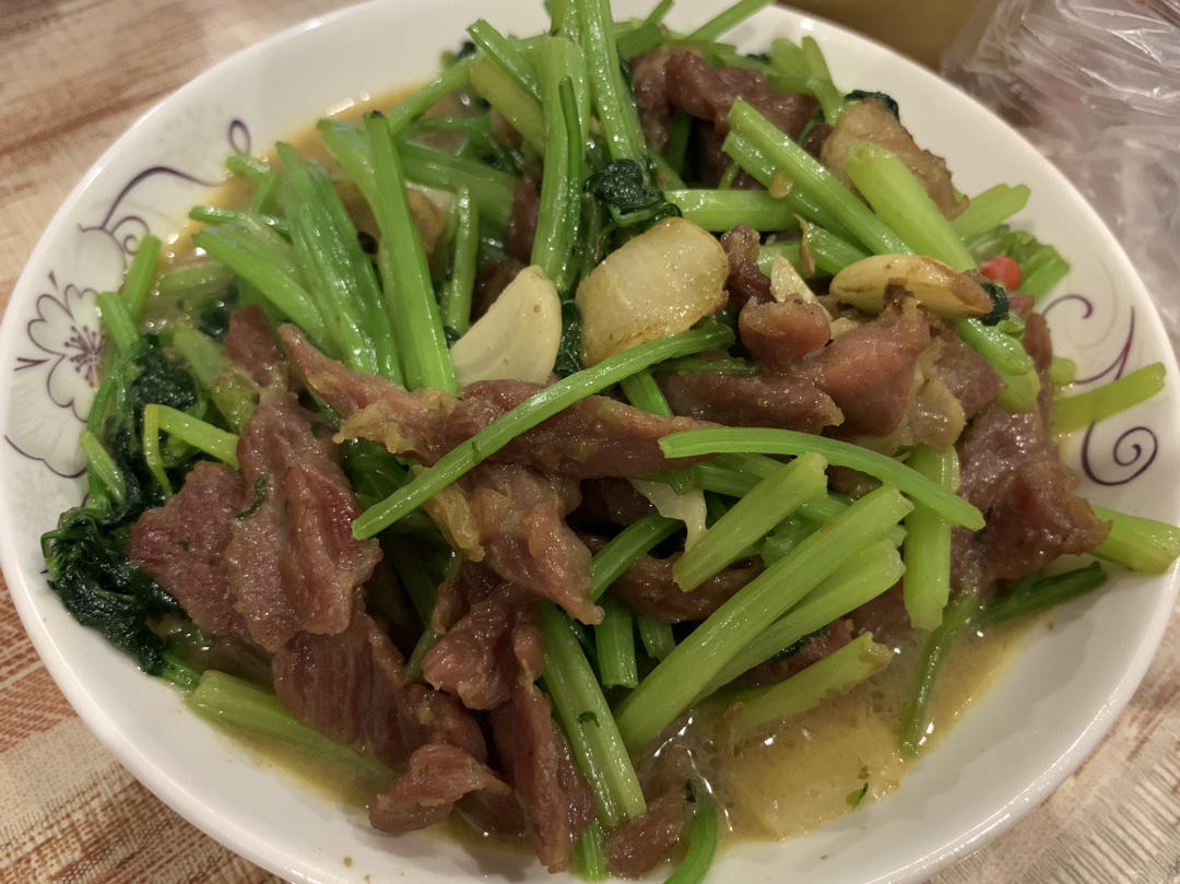 芹菜炒牛肉