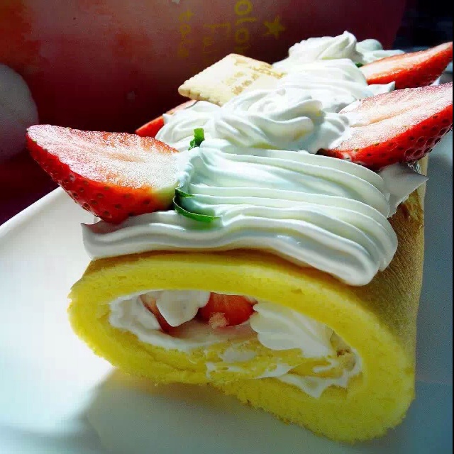 烫面草莓蛋糕卷