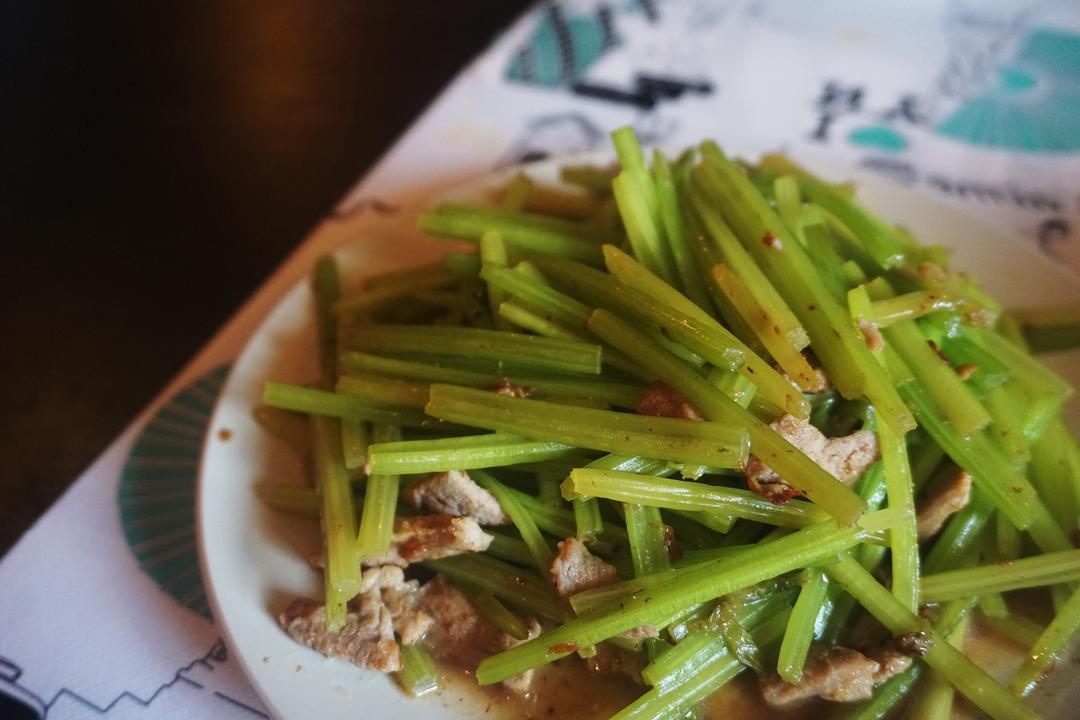 小叶子穿花裤的日常