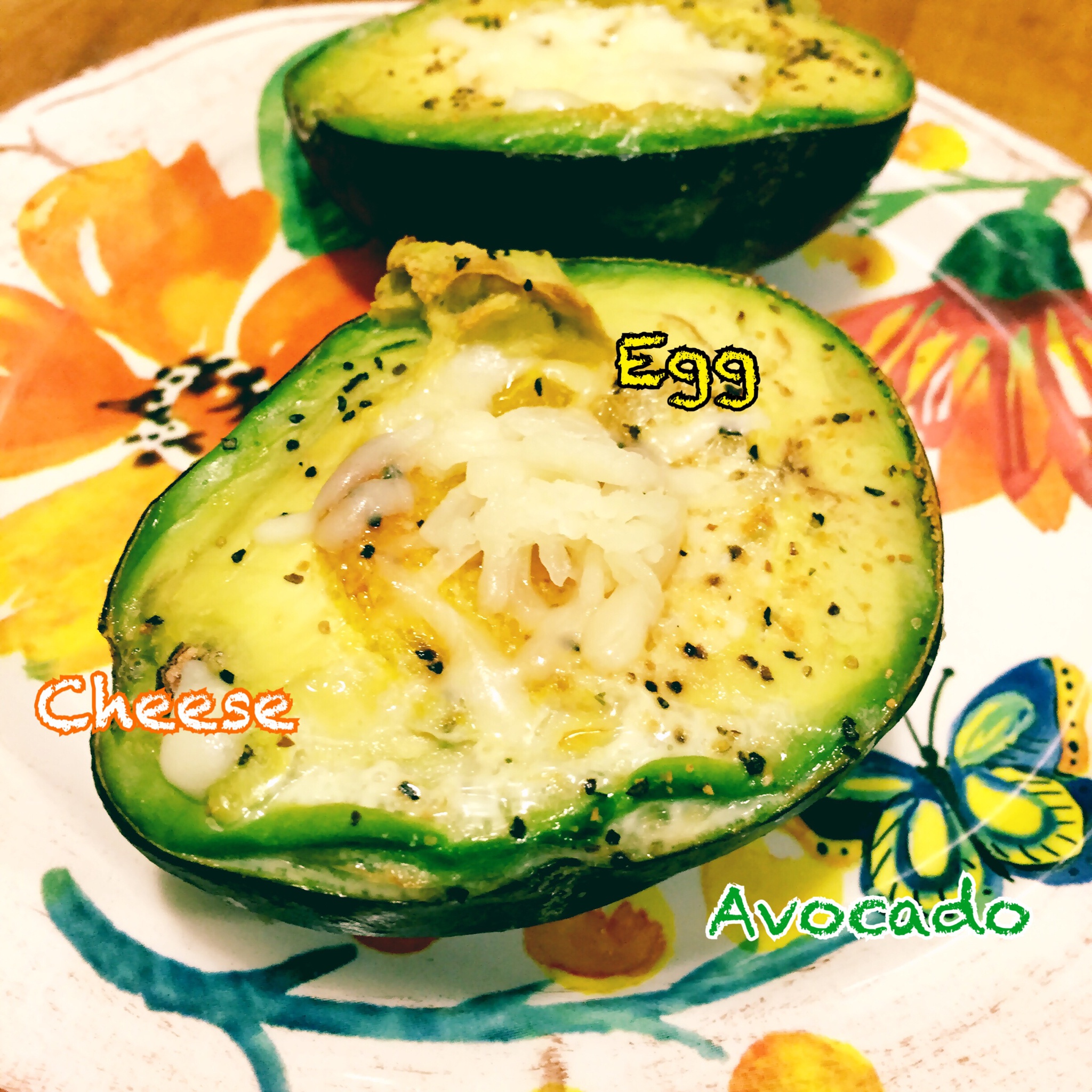 牛油果烤鸡蛋