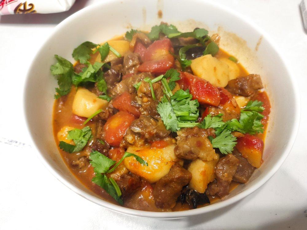 厨师长教你：“萝卜烧牛肉”的川味版做法，肉香四溢软烂入味