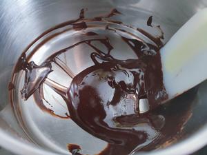 巧克力海绵蛋糕胚，分蛋打发，支撑好，香味浓郁的做法 步骤5