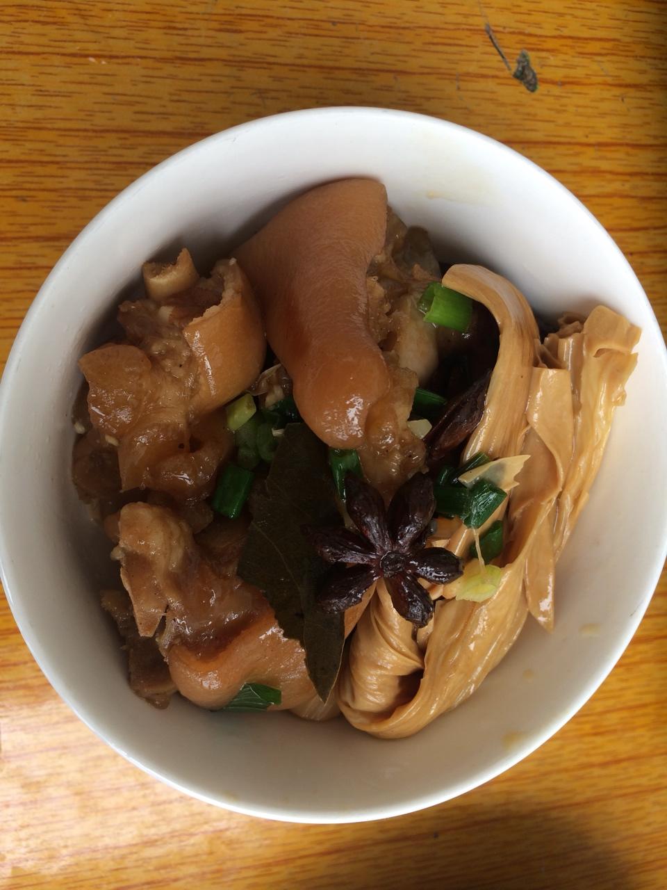 美味的家常菜：红烧猪蹄