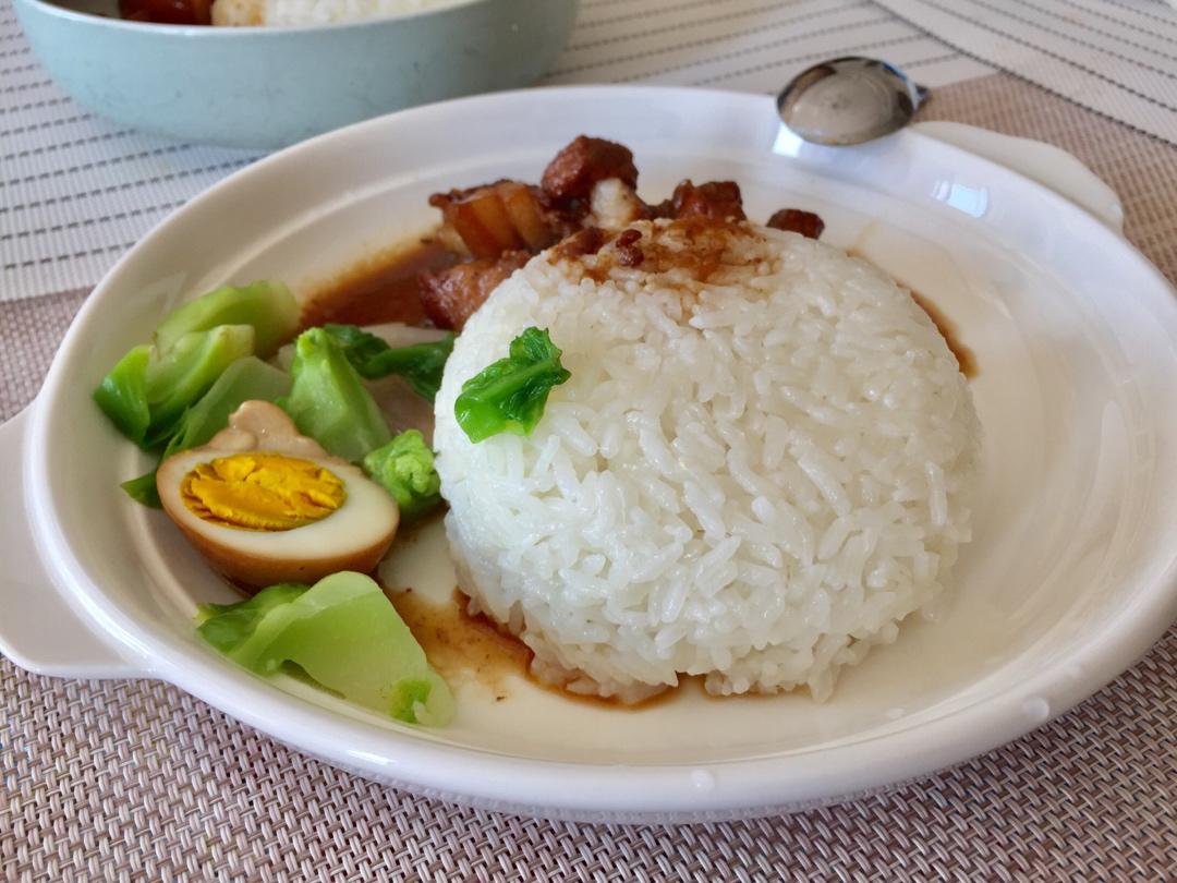 洋葱酥卤肉饭