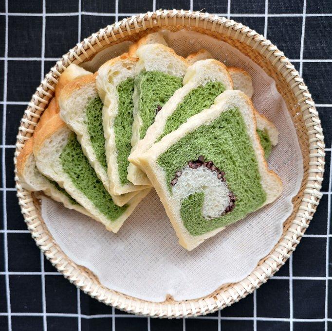 颜值担当：抹茶蜜豆汤种吐司