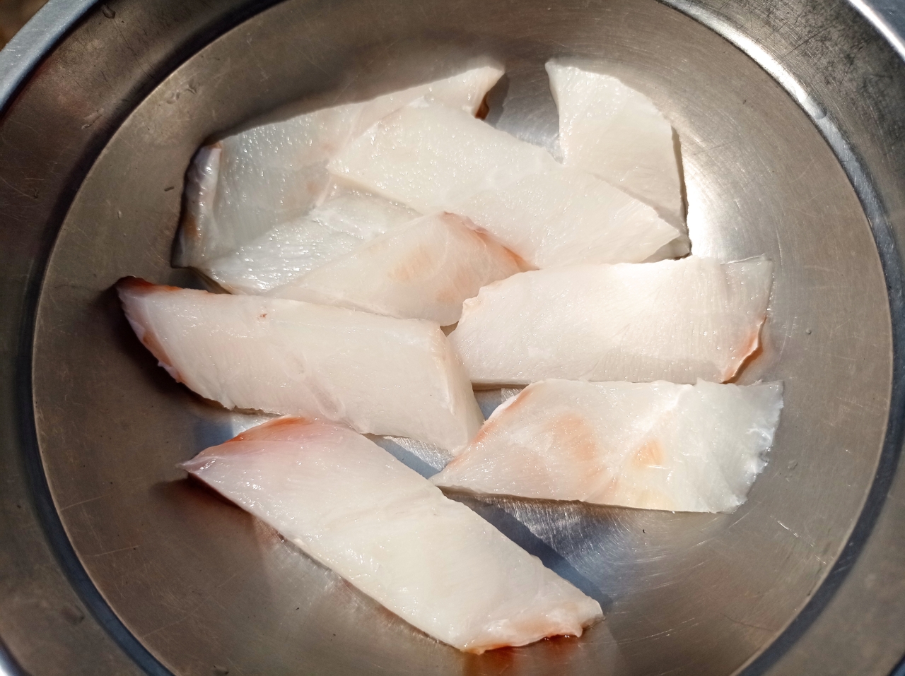 挪威北极鳕鱼蒸蛋羹的做法 步骤1