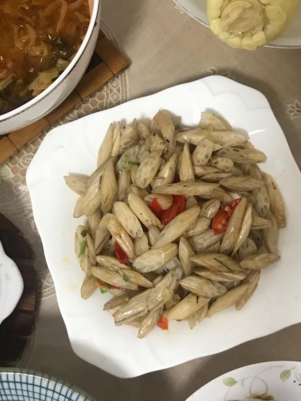 酸辣藕带：藕宝宝，原来这么好吃！【曼食慢语】