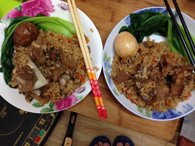 喷香排骨焖饭（爆好吃）