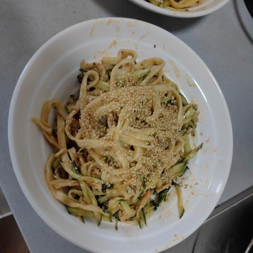 麻酱鸡丝拌面