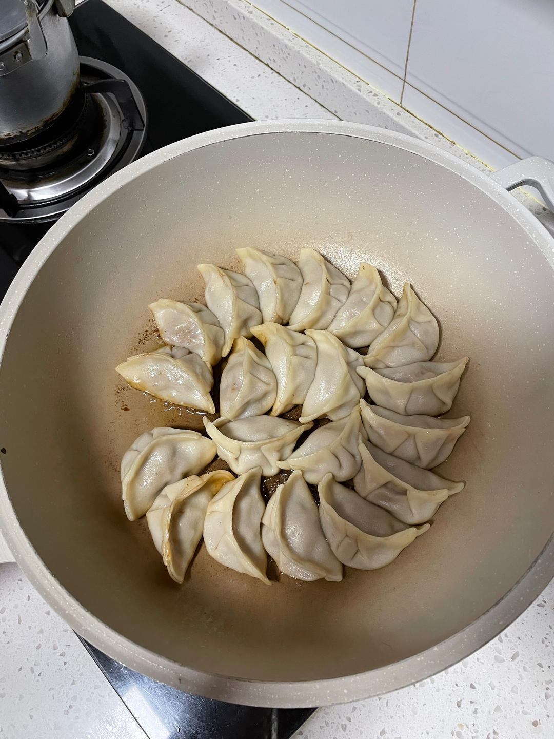 牛肉洋葱煎饺（附牛肉鲜嫩多汁小诀窍）