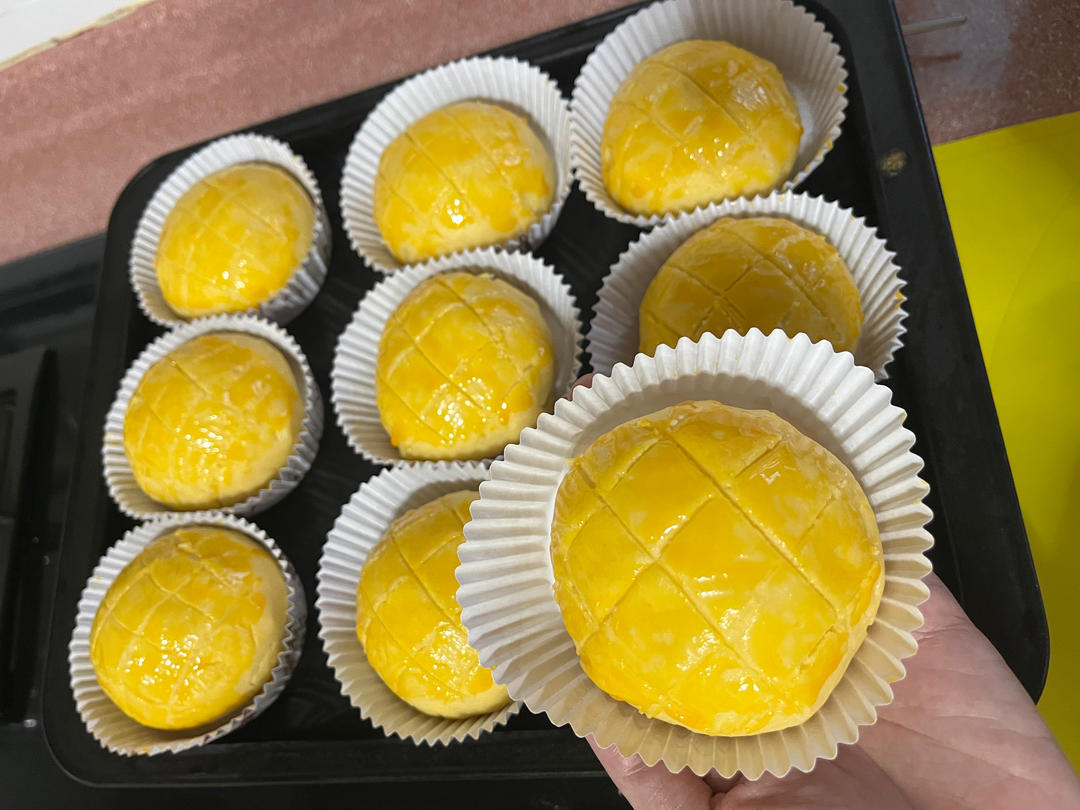 好吃到炸裂的港式菠萝包（附带制作酥皮的小视频）