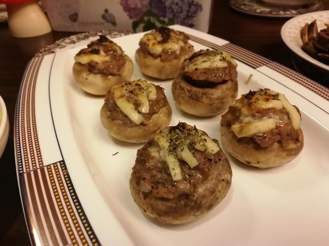 芝士肉末焗蘑菇