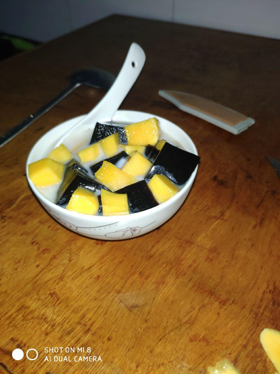 不能再简单的夏日甜品——芒果龟苓膏（附Q弹龟苓膏的超简单做法）