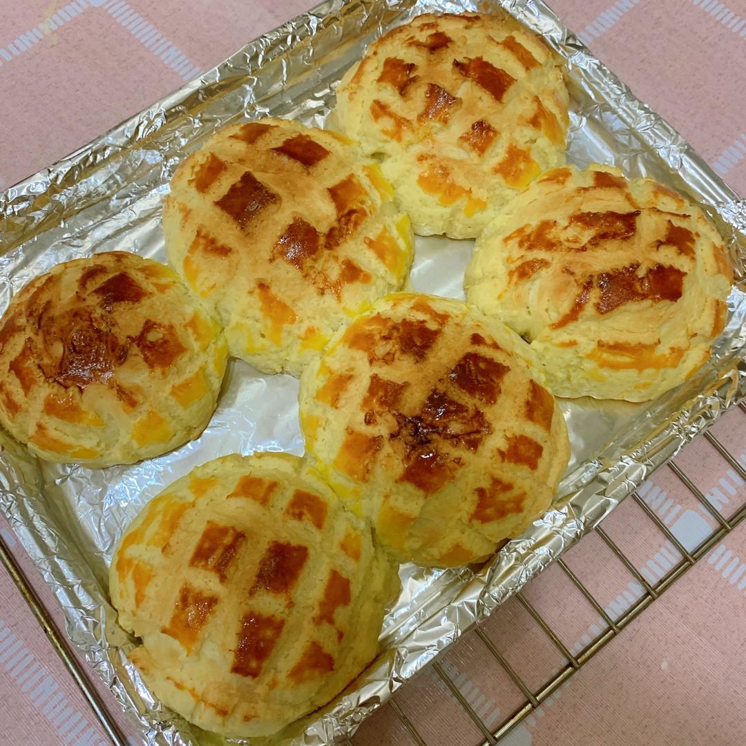 好吃到炸裂的港式菠萝包（附带制作酥皮的小视频）